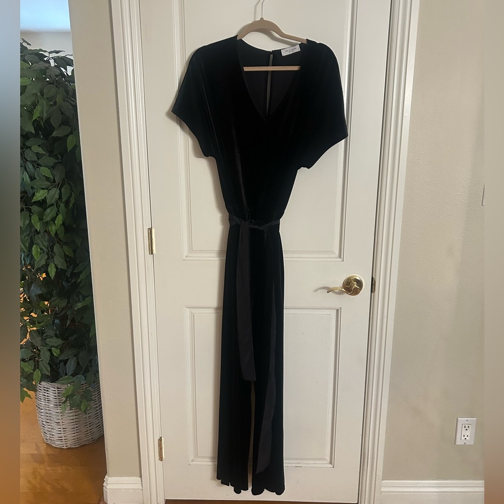 Lola & Sophie New York Black Stretchy Velvet V Neck Jumpsuit with Belt Size L